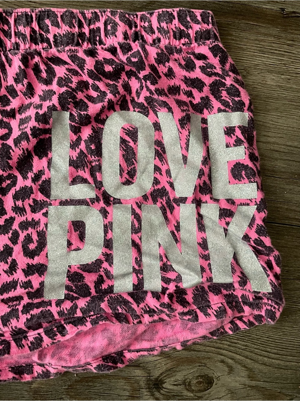 ๐ Vintage PINK Victoria's Secret Hot Pink Leopard Pajama Shorts ๐ - Picture 2 of 4